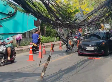 อุทาหรณ์สายไฟริมถนน